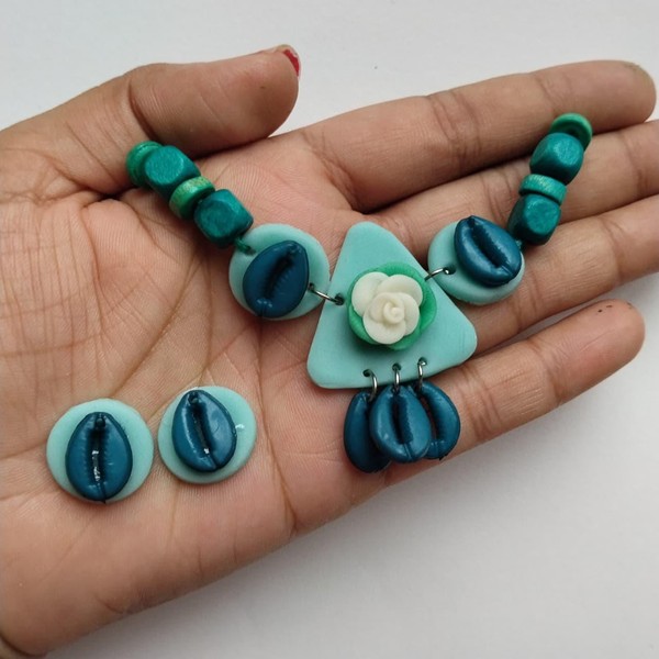 KalaaSiddhi teal shell necklace