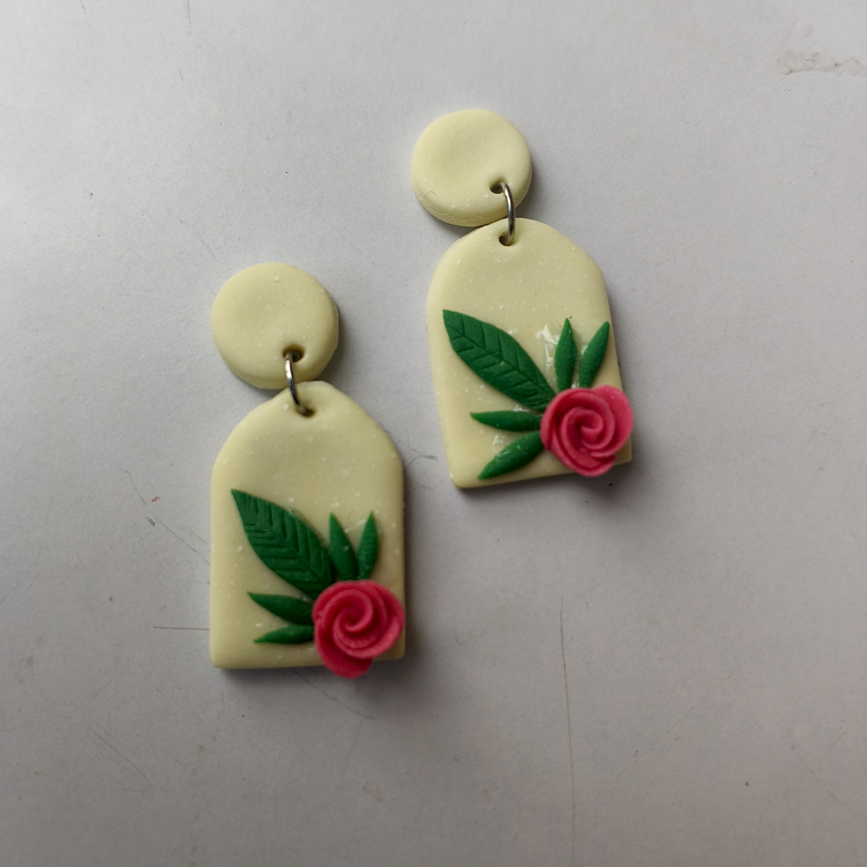 A finished KalaaSiddhi rose earring design